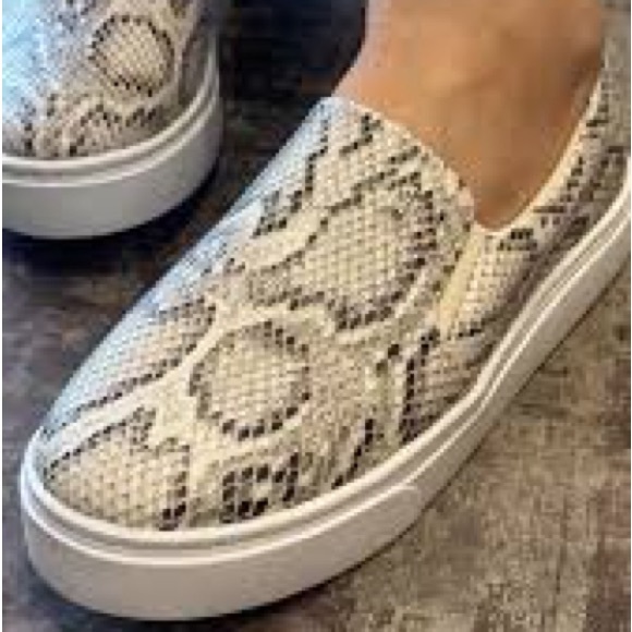 A New Day Beige Snakeskin Sneakers. Size 7 - Picture 8 of 8